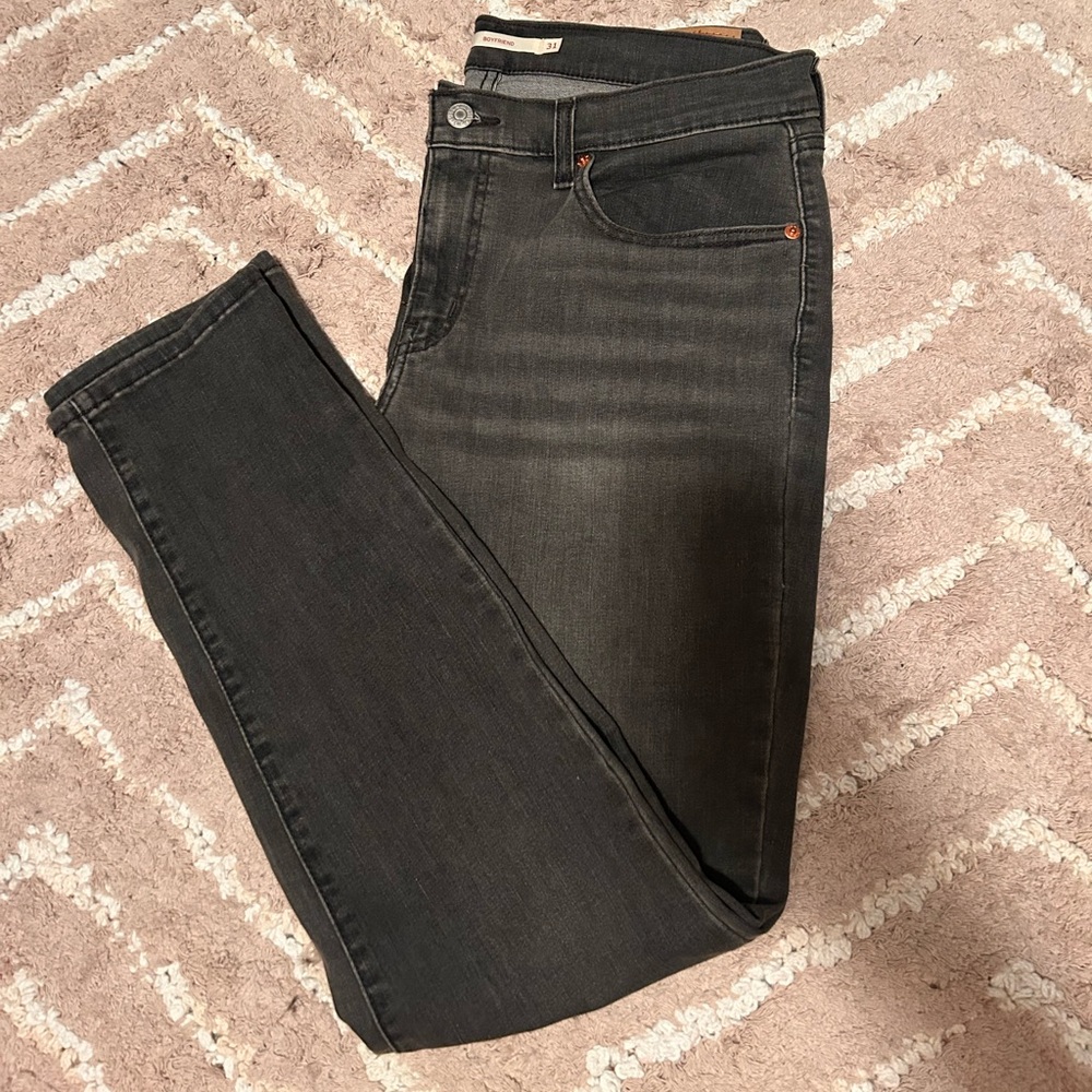 Levi’s boyfriend Jean
